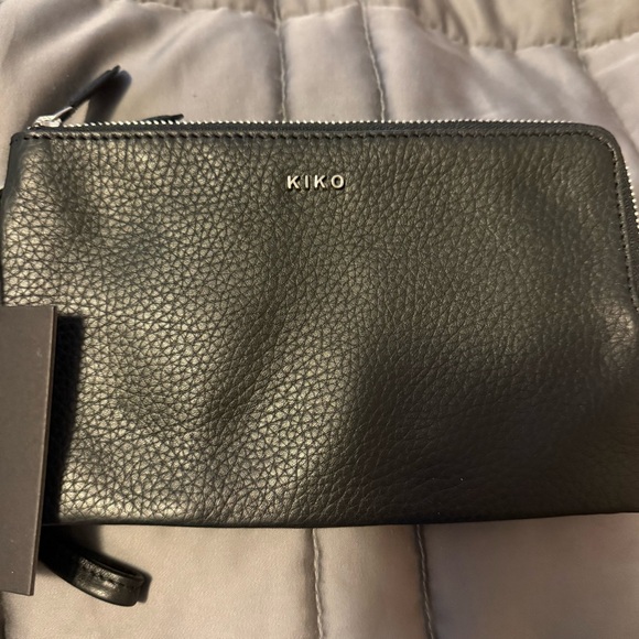 Kiko Black Leather Wallet with Pebbled Texture and Zipper Closure - Picture 3 of 6